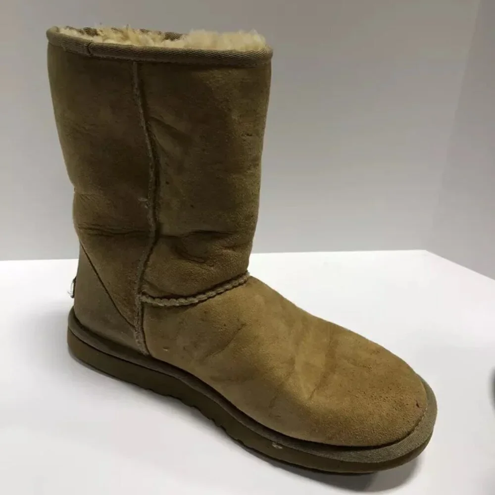 UGG Women's Classic Short II Boot Sand Size 8 M